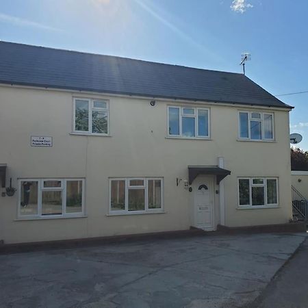 Central Windsor 2 Bedroom Flat With Free Parking Exterior photo